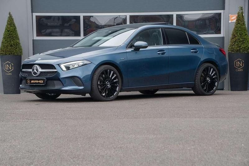Blauw Gebruikt 2020 Mercedes A250 Sedan | € 24.950 (Goede deal) - Afbeelding 1/4