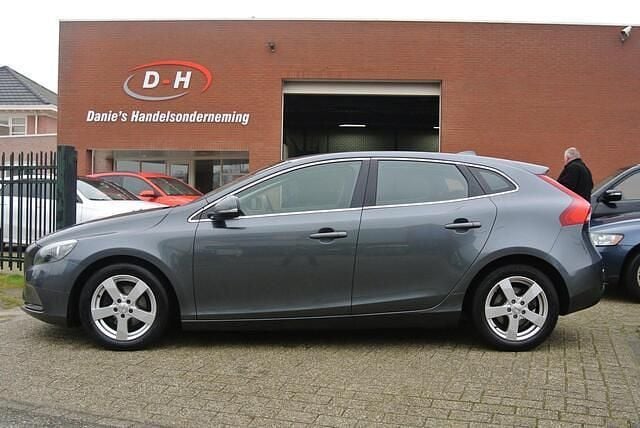 Grijs Occasion 2013 Volvo V40 Summum Hatchback | € 4.799 (Super prijs) - Afbeelding 1/4