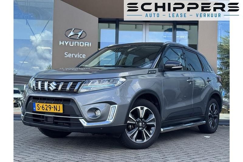 Grijs Gebruikt 2022 Suzuki Vitara Style SUV | € 25.900 (Eerlijke prijs) - Afbeelding 1/4