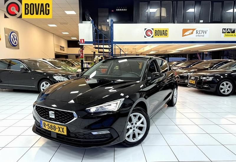 Zwart Gebruikt 2022 Seat Leon Style Stationwagen | € 16.150 (Eerlijke prijs) - Afbeelding 1/4