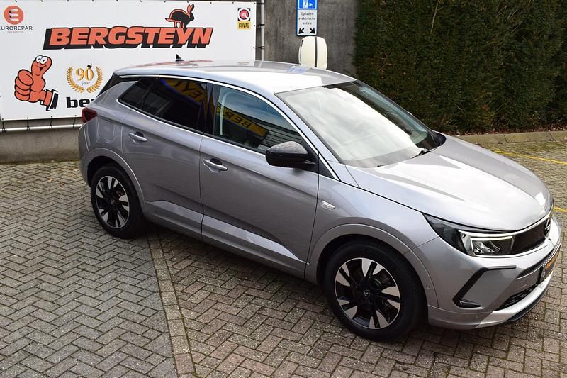 Occasion Opel Grandland X Business Elegance 181 PK (133 kW) 2024 Zilver (metallic) SUV