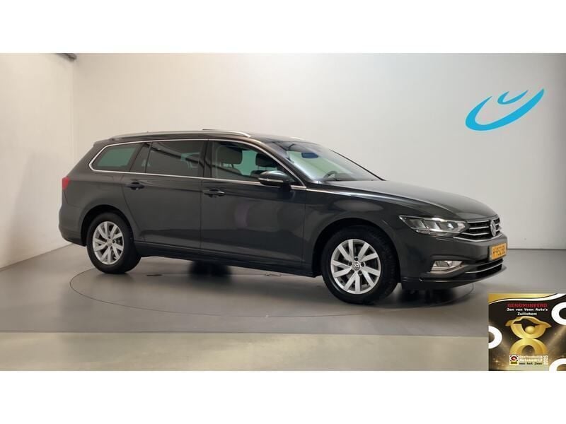 Grijs Gebruikt 2020 VW Passat Comfortline Stationwagen | € 20.750 (Goede deal) - Afbeelding 1/3