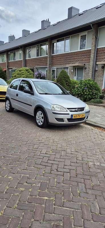 Grijs Gebruikt 2004 Opel Corsa Hatchback | € 1.999 (Eerlijke prijs) - Afbeelding 1/4