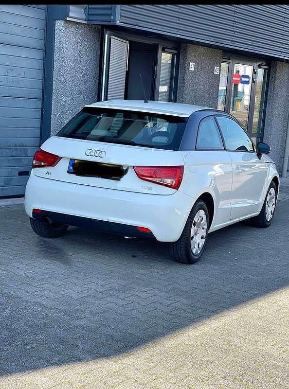 Wit Gebruikt 2011 Audi A1 Hatchback | € 4.500 (Goede deal) - Afbeelding 1/4