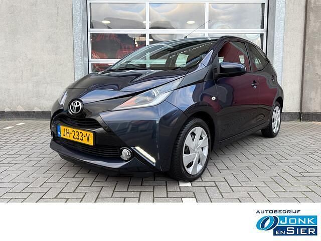 Blauw Gebruikt 2016 Toyota Aygo X-play Hatchback | € 8.290 (Eerlijke prijs) - Afbeelding 1/4