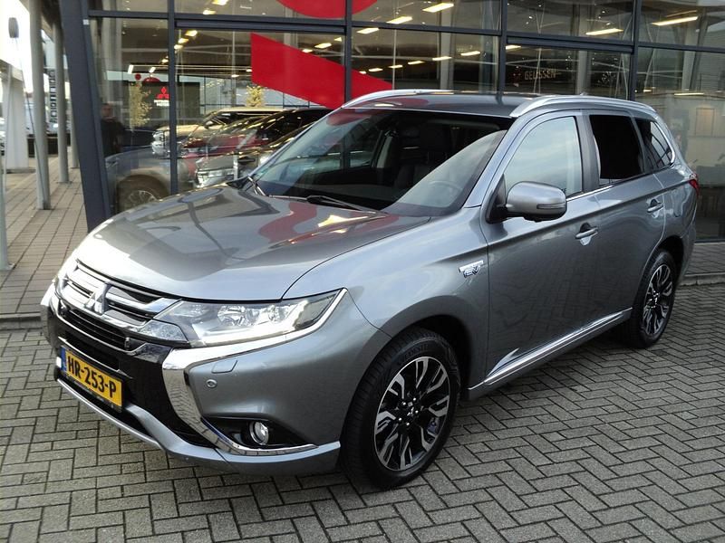 Occasion Mitsubishi Outlander Instyle 203 PK (149 kW) 2015 Grijs SUV