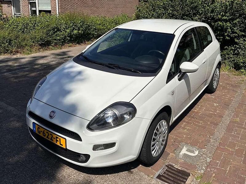 Wit Gebruikt 2013 Fiat Punto Pop Hatchback | € 1.950 (Goede deal) - Afbeelding 1/4