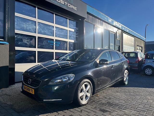 Occasion Volvo V40 Kinetic 114 PK (83 kW) 2013 Zwart (metallic) Hatchback