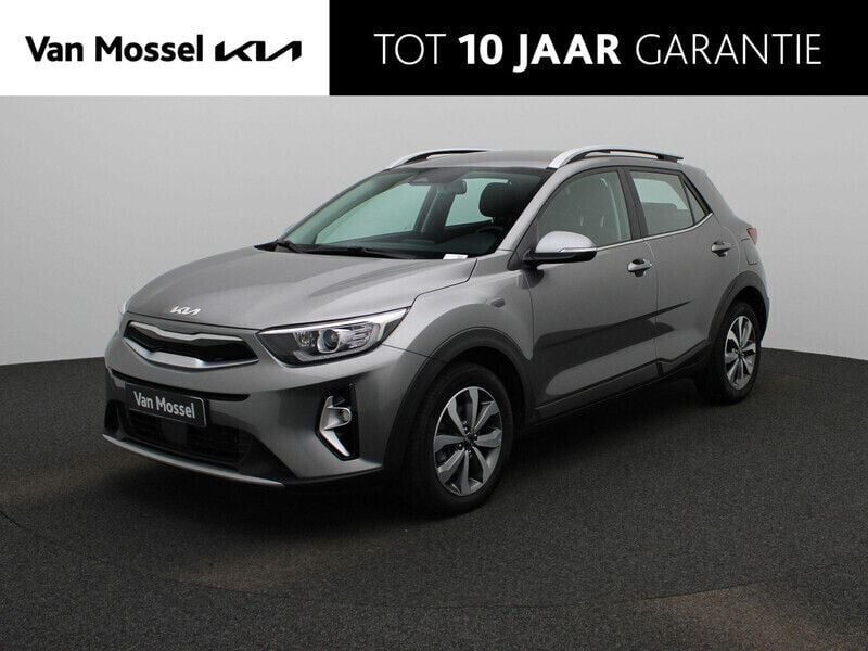 Grijs Gebruikt 2024 Kia Stonic SUV | € 25.440 (Eerlijke prijs) - Afbeelding 1/2