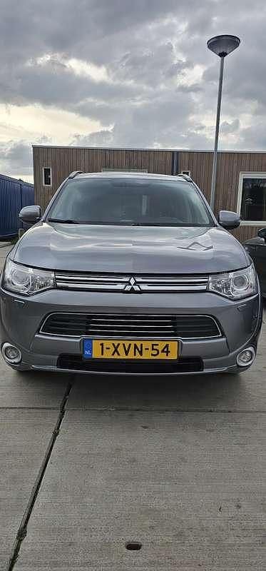 Gebruikt 2014 Mitsubishi Outlander P-HEV SUV | € 8.500 (Iets duurder) - Afbeelding 1/4