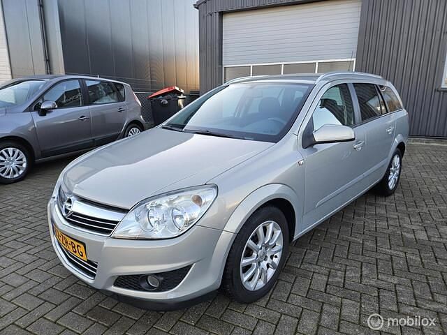 Grijs Gebruikt 2008 Opel Astra Stationwagen | € 2.249 (Eerlijke prijs) - Afbeelding 1/4