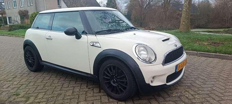 Wit Gebruikt 2008 Mini ONE Hatchback | € 2.990 (Eerlijke prijs) - Afbeelding 1/4