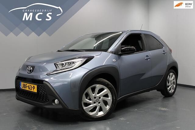 Grijs Gebruikt 2025 Toyota Aygo Envy Hatchback | € 20.950 (Eerlijke prijs) - Afbeelding 1/4