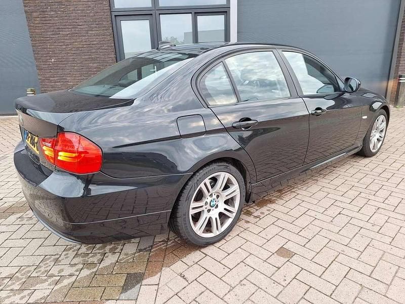 Zwart Gebruikt 2010 BMW 320 Executive Sedan | € 7.800 (Eerlijke prijs) - Afbeelding 1/4