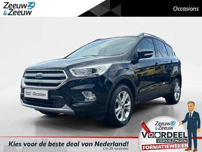 Absolute black (donker zwart) Gebruikt 2017 Ford Kuga Titanium SUV | € 15.440 (Eerlijke prijs) - Afbeelding 1/4