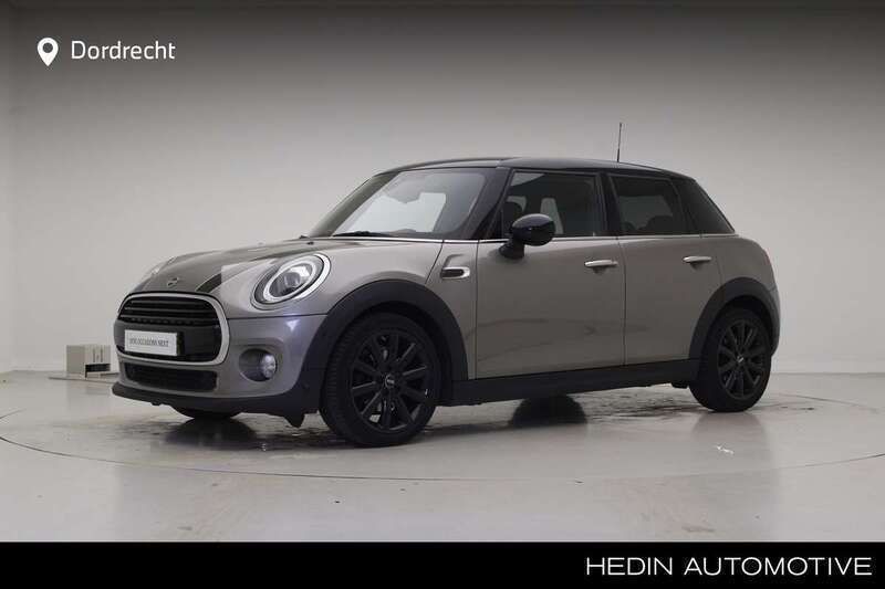 Grijs, metallic lak Gebruikt 2019 Mini Cooper Chili Hatchback | € 20.895 (Eerlijke prijs) - Afbeelding 1/3