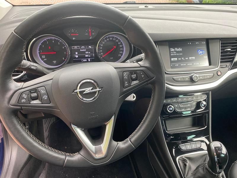 Blauw (metallic) Occasion 2021 Opel Astra Design & Tech Hatchback | € 12.500 (Super prijs) - Afbeelding 1/4