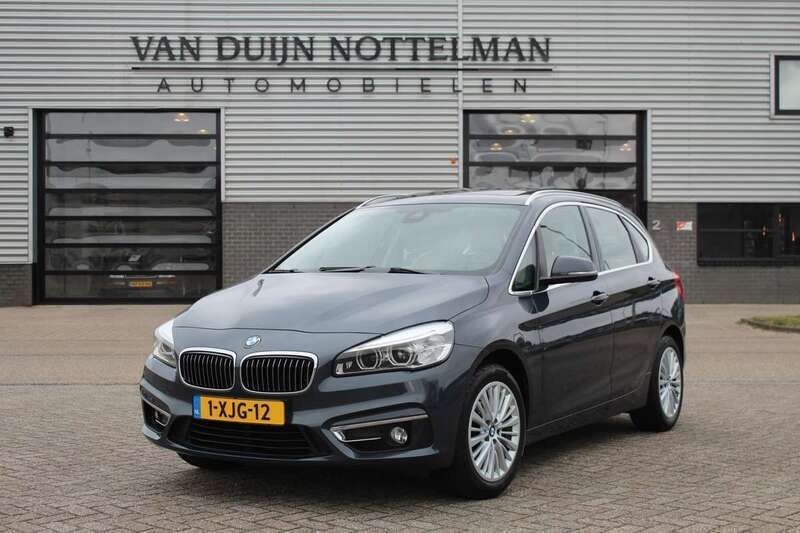 Grijs Gebruikt 2014 BMW 218 Active Tourer Executive MPV | € 14.950 - Afbeelding 1/4
