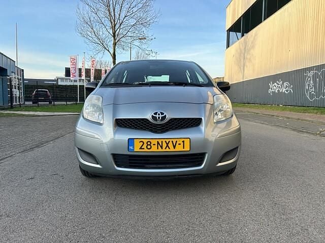 Occasion Toyota Yaris 69 PK (50 kW) 2011 Grijs Hatchback