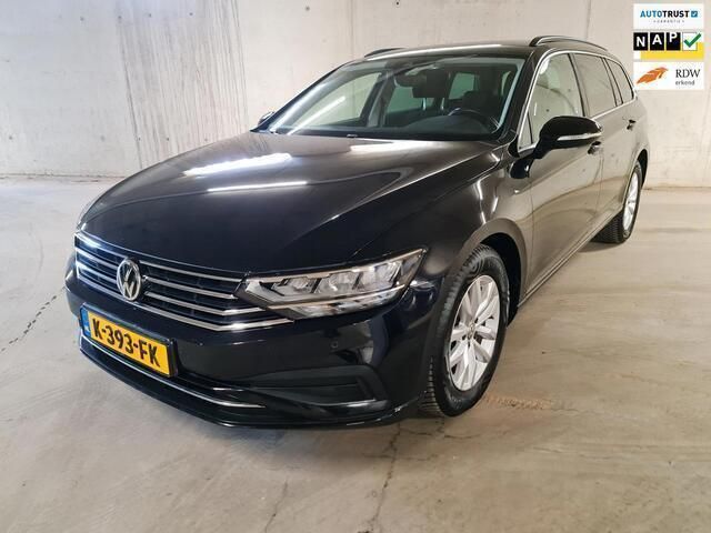 Zwart Gebruikt 2020 VW Passat Business Stationwagen | € 22.750 (Goede deal) - Afbeelding 1/4