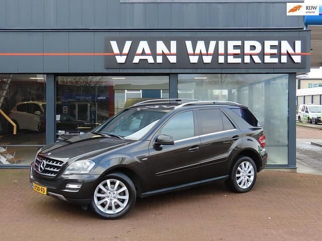 Bruin (metallic) Gebruikt 2011 Mercedes 300 Edition SUV | € 7.950 (Eerlijke prijs) - Afbeelding 1/4