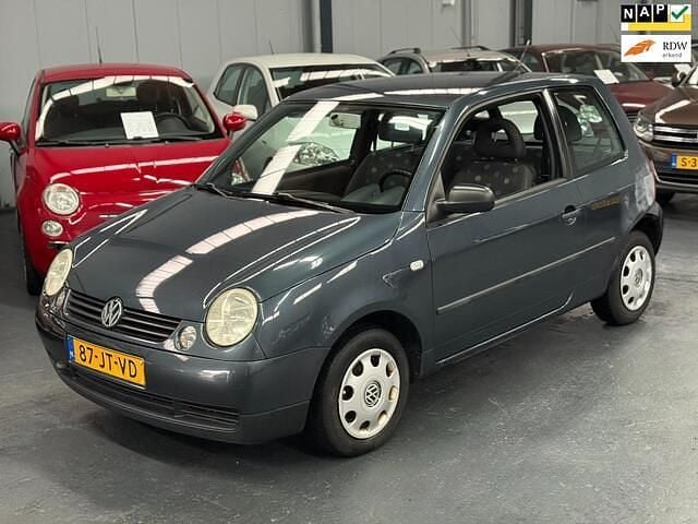 Blauw Occasion 2002 VW Lupo Trendline Hatchback | € 1.249 (Eerlijke prijs) - Afbeelding 1/4