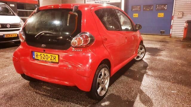 Occasion Toyota Aygo 68 PK (50 kW) 2012 Rood Hatchback