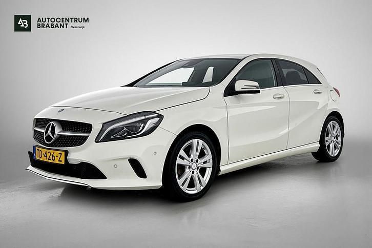 Wit Gebruikt 2017 Mercedes A180 Business Hatchback | € 14.945 (Eerlijke prijs) - Afbeelding 1/4