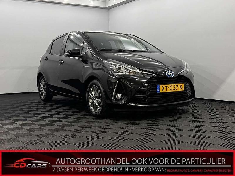 Zwart Gebruikt 2019 Toyota Yaris Hybrid Hatchback | € 14.900 (Goede deal) - Afbeelding 1/4