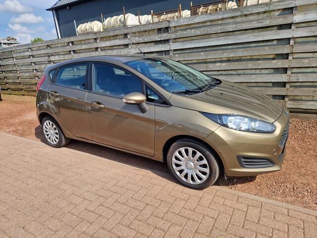 Bruin, metallic lak Gebruikt 2013 Ford Fiesta Style Hatchback | € 3.950 (Eerlijke prijs) - Afbeelding 1/4