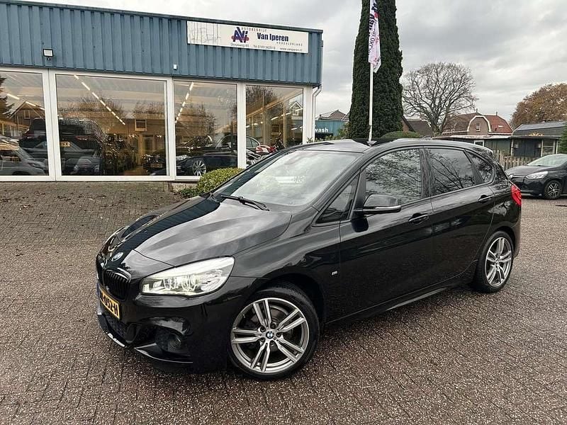 Zwart Gebruikt 2017 BMW 218 Active Tourer M Sport MPV | € 14.995 (Goede deal) - Afbeelding 1/4