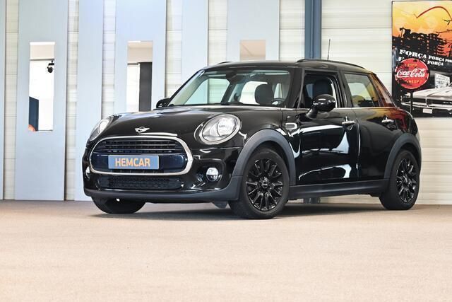 Zwart Gebruikt 2017 Mini Cooper Business Hatchback | € 12.950 (Goede deal) - Afbeelding 1/4