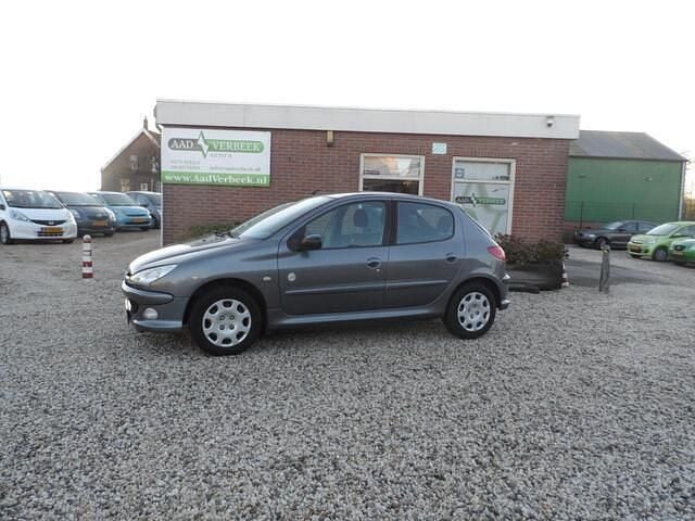 Grijs Gebruikt 2009 Peugeot 206 Hatchback | € 2.750 (Goede deal) - Afbeelding 1/4