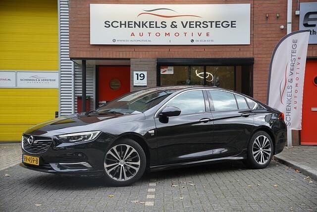 Zwart Gebruikt 2018 Opel Insignia Business Hatchback | € 15.450 (Eerlijke prijs) - Afbeelding 1/3