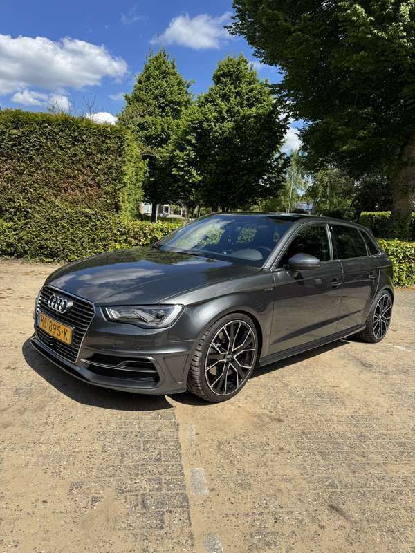 Grijs Gebruikt 2015 Audi A3 Hatchback | € 13.500 (Eerlijke prijs) - Afbeelding 1/4