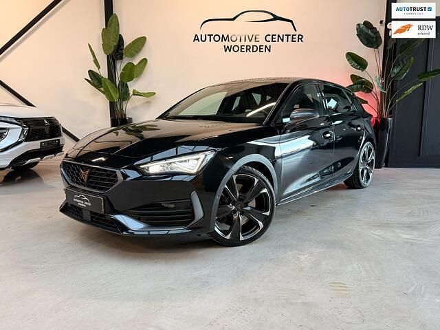 Zwart Gebruikt 2022 Cupra Leon VZ3 Stationwagen | € 31.499 (Super prijs) - Afbeelding 1/4