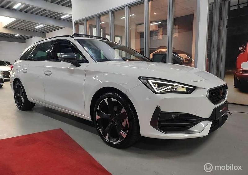 Wit Gebruikt 2024 Cupra Leon VZ Stationwagen | € 27.950 (Super prijs) - Afbeelding 1/4