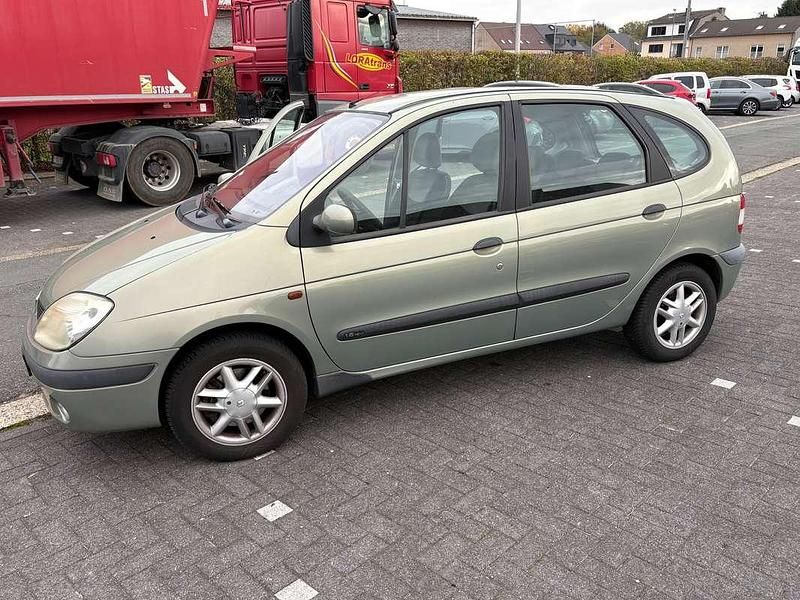 Bruin Gebruikt 2002 Renault Scénic Expression MPV | € 1.000 (Eerlijke prijs) - Afbeelding 1/4