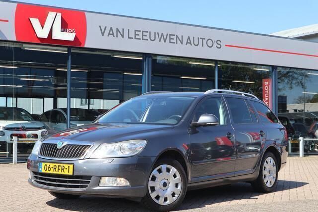 Grijs Gebruikt 2011 Skoda Octavia Business Line Stationwagen | € 3.448 (Super prijs) - Afbeelding 1/4