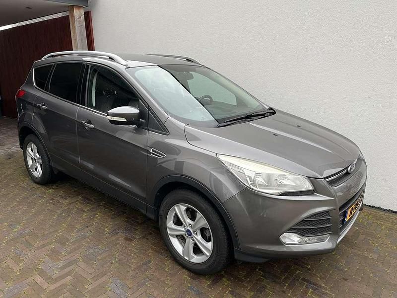 Grijs Occasion 2014 Ford Kuga Titanium SUV | € 10.950 (Iets duurder) - Afbeelding 1/4