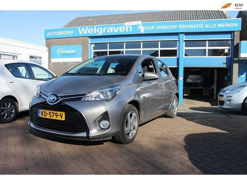 Occasion Toyota Yaris Hybrid 2015 Bruin (metallic) Hatchback