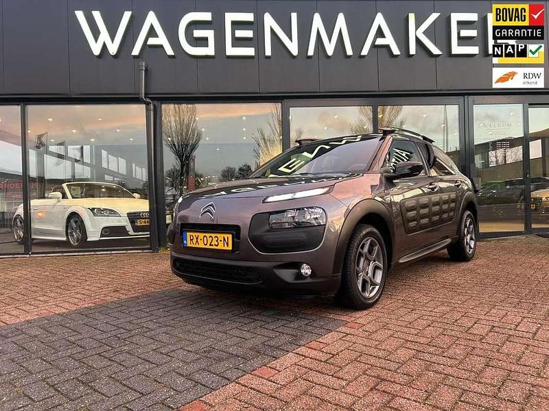 Grijs (metallic) Gebruikt 2018 Citroën C4 PureTech SUV | € 10.950 (Eerlijke prijs) - Afbeelding 1/4