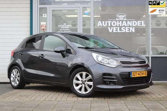 Grijs Gebruikt 2015 Kia Rio Hatchback | € 5.999 (Eerlijke prijs) - Afbeelding 1/4