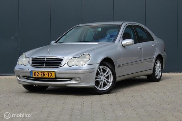 Grijs Gebruikt 2003 Mercedes C240 Avantgarde Sedan | € 2.999 - Afbeelding 1/4