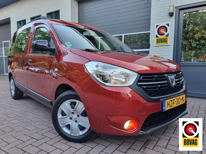 Rood Gebruikt 2019 Dacia Dokker Comfort Van | € 16.545 - Afbeelding 1/4