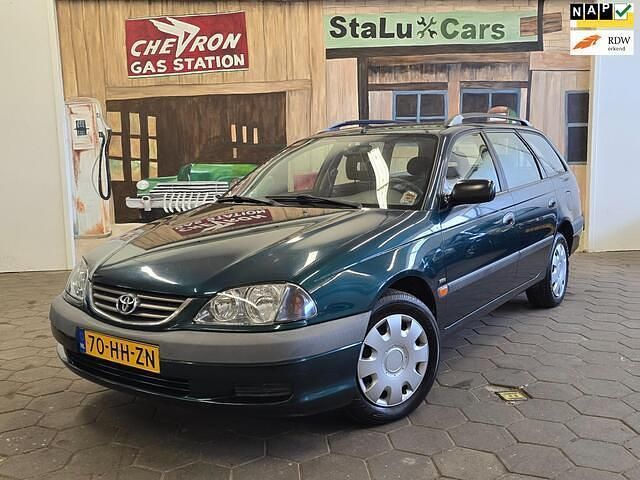 Groen Gebruikt 2001 Toyota Avensis Terra Stationwagen | € 1.995 - Afbeelding 1/3