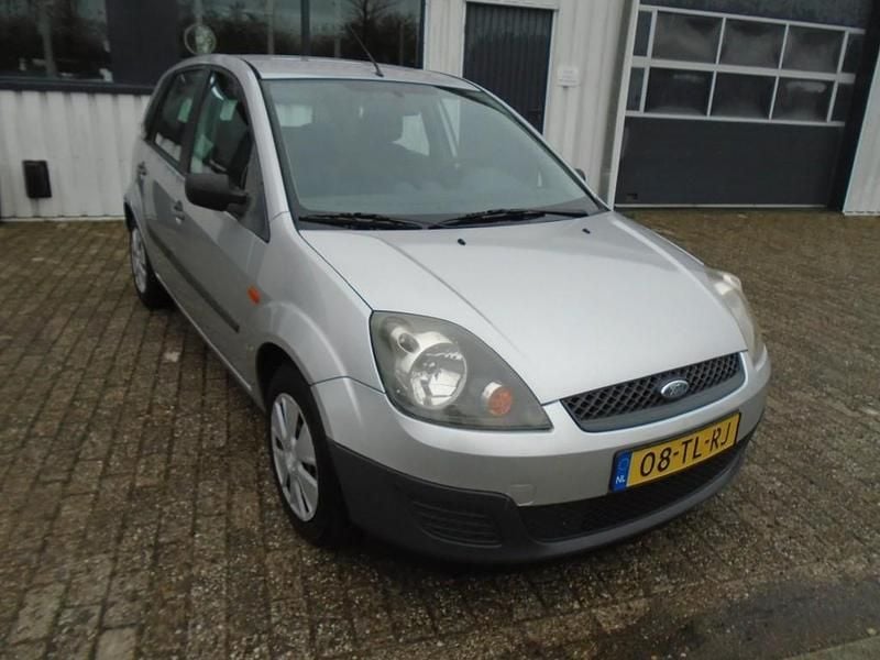 Hatchback Gebruikt 2006 Ford Fiesta Hatchback | € 2.250 (Eerlijke prijs) - Afbeelding 1/4