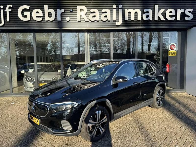 Zwart Occasion 2021 Mercedes EQA250 Electric Art SUV | € 22.900 (Super prijs) - Afbeelding 1/4