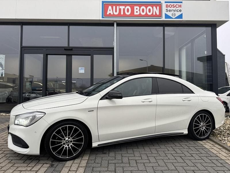 Wit Occasion 2018 Mercedes CLA180 AMG Sedan | € 24.950 (Iets duurder) - Afbeelding 1/4