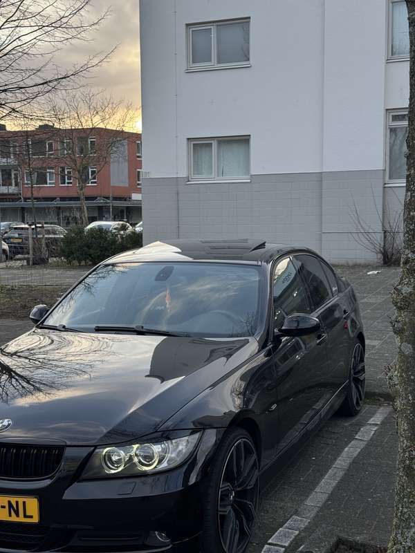 Zwart Gebruikt 2008 BMW 320 Sedan | € 7.850 (Iets duurder) - Afbeelding 1/4